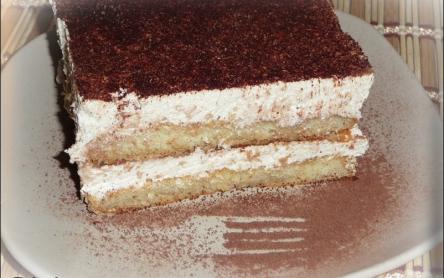 Kávéhabos piskóta (hamis tiramisu) Kávéhabos piskóta (hamis tiramisu)