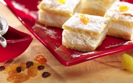 Pehelykönnyű túrós pite Pehelykönnyű túrós pite