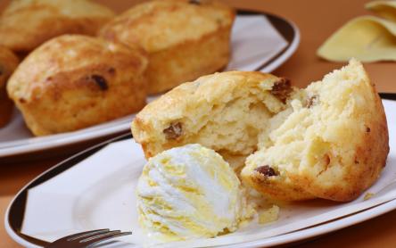 Almás-túrós muffin madártej jégkrémmel Almás-túrós muffin madártej jégkrémmel