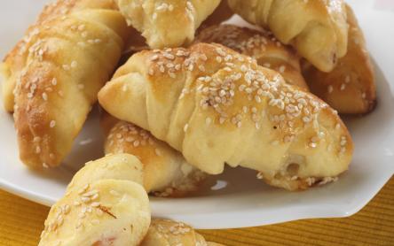 Szilveszteri szezámos kiflicskék Szilveszteri szezámos kiflicskék