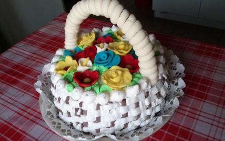 Szülinapi virágkosár torta Szülinapi virágkosár torta