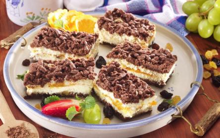 Túrós-barackos-kakaós szelet Túrós-barackos-kakaós szelet