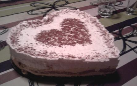 Tiramisu torta ( szivecskés) Tiramisu torta ( szivecskés)