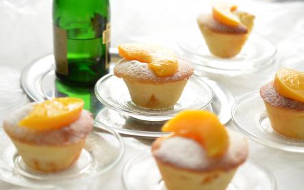 Pezsgőkrémmel töltött őszibarackos muffin Pezsgőkrémmel töltött őszibarackos muffin