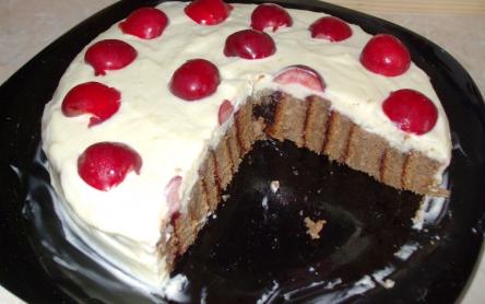 Piskótatekercs torta