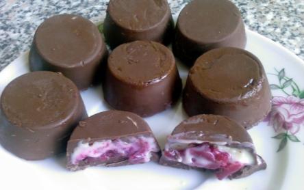 Marcipános, meggyes bon-bon Marcipános, meggyes bon-bon