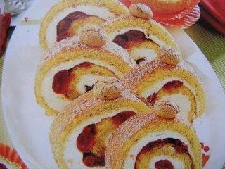 Meggyes piskótatekercs Meggyes piskótatekercs