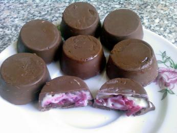 Marcipános, meggyes bon-bon Marcipános, meggyes bon-bon