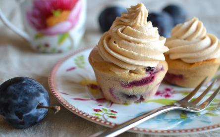 Szilvás muffin fahéjas mascarpone krémmel Szilvás muffin fahéjas mascarpone krémmel