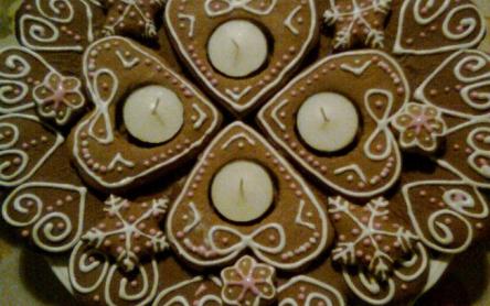 Adventi mézeskalács koszorú Adventi mézeskalács koszorú