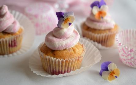 Málnás-fehércsokis márvány muffin Málnás-fehércsokis márvány muffin