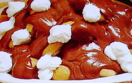 Csokoládés fánkpiramis (profiteroles) Csokoládés fánkpiramis (profiteroles)