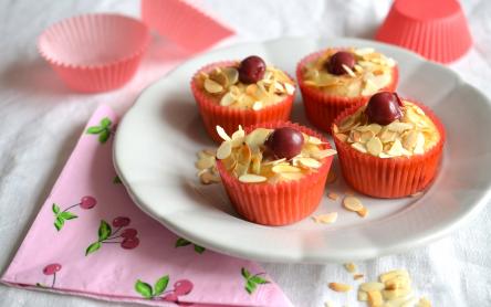 Tejbegrízes-meggyes muffin Tejbegrízes-meggyes muffin