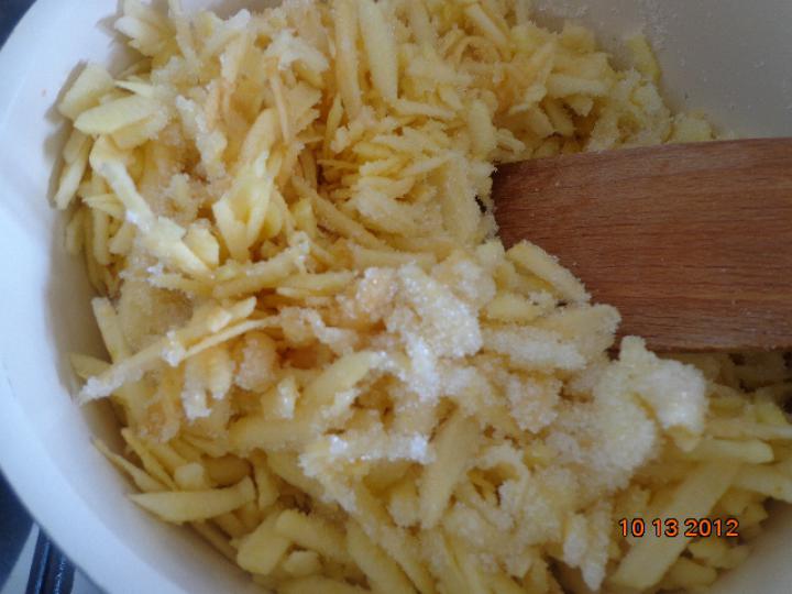 Almás-diós szelet elkészítés 1. lépés képe Almás-diós szelet elkészítés 1. lépés képe