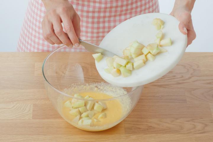 Almás-fahéjas muffin szárított almakarikákkal elkészítés 2. lépés képe Almás-fahéjas muffin szárított almakarikákkal elkészítés 2. lépés képe