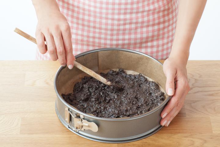 Málnás sajttorta kakaós keksz alappal elkészítés 2. lépés képe Málnás sajttorta kakaós keksz alappal elkészítés 2. lépés képe