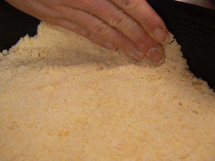 Morzsás túrótorta elkészítés 4. lépés képe Morzsás túrótorta elkészítés 4. lépés képe
