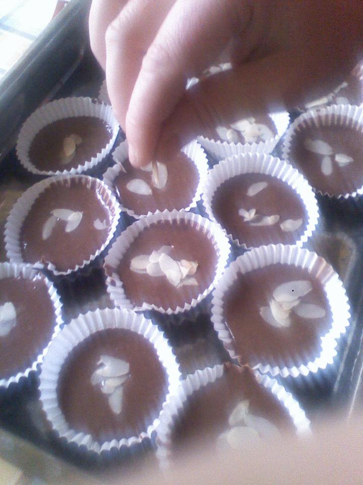 Banános-körtés csupacsoki muffin elkészítés 3. lépés képe Banános-körtés csupacsoki muffin elkészítés 3. lépés képe