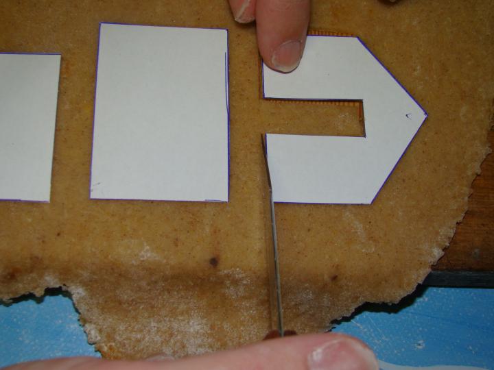 Mézeskalács bögreházikó elkészítés 3. lépés képe Mézeskalács bögreházikó elkészítés 3. lépés képe